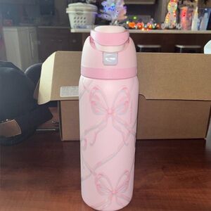 Owala 32 oz. FreeSip Stainless Steel Water Bottle - Holiday Collection